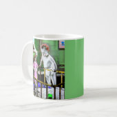 Mutter und ihr Riesenbaby der 40er Jahre Kaffeetasse (Vorderseite Links)