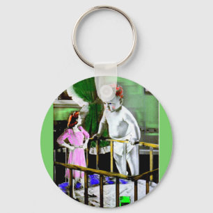 Mutter und ihr Riesenbaby der 40er Jahre Schlüsselanhänger