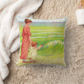 Mutter und Kind am Strand drucken Kissen (Decke)