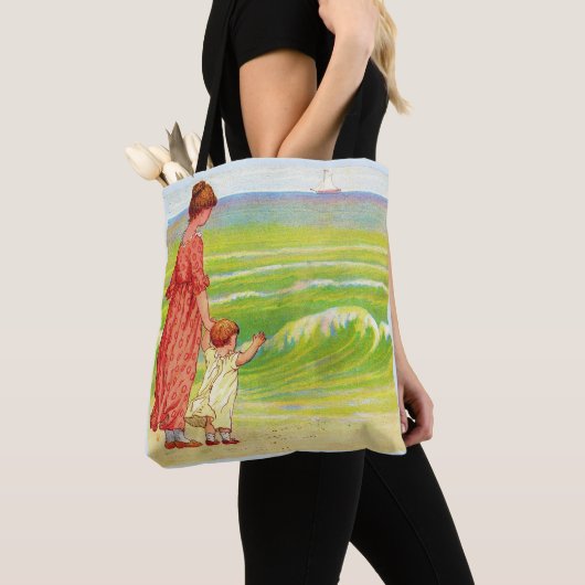 Mutter und Kind am Strand drucken Tasche (Von Nahem)