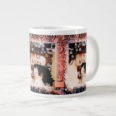 Mutter und Kind durch Collage Gustav Klimt Jumbo-Tasse (Vorderseite Rechts)