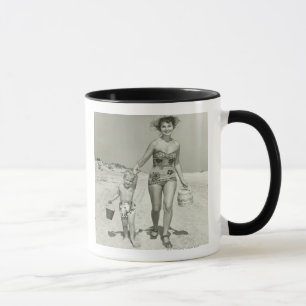 Mutter und Sohn beim Spaziergang Tasse
