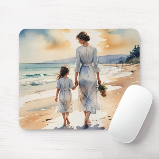 Mutter und Tochter am Strand spazieren gehend Mousepad (Mit Mouse)