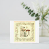 Mutter und Tochter beim Lesen Postkarte (Stehend Vorderseite)