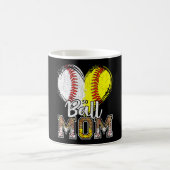 Mutter von beiden Ballmutter halb Softball halb Ba Kaffeetasse (Mittel)