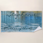 Mutter von Braut Abstraktes Wasser Reflektion Blau Strandtuch (Vorderseite)