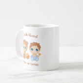 Mutter von Twins Baby Boy Bear Jumpsuit Kaffeetasse (Vorderseite Links)