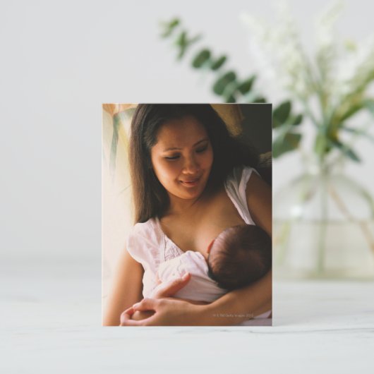 Mutterbrasse Fütternd Neugeborene Postkarte (Stehend Vorderseite)