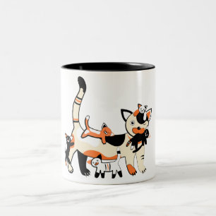 Mutterkatze mit lustigem Bild der Kätzchen Zweifarbige Tasse