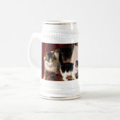 Mutterkatze und Kätzchen am Tisch Bierglas (Vorderseite Links)