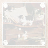 Mutterkatze und Kätzchen am Tisch Glasuntersetzer (Rückseite)