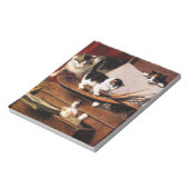 Mutterkatze und Kätzchen am Tisch Notizblock (Rotiert)