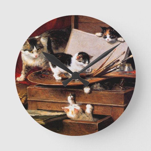 Mutterkatze und Kätzchen am Tisch Runde Wanduhr (Vorderseite)