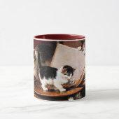 Mutterkatze und Kätzchen am Tisch Tasse (Zentrum)