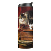 Mutterkatze und Kätzchen am Tisch Thermosbecher (Nach links gedreht)