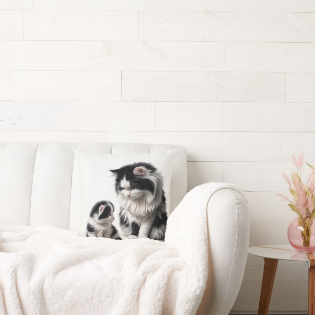 Mutterkatze und Kitten auf Weiß Kissen (Liege)