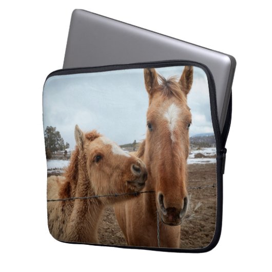 Mutterpferd Laptopschutzhülle (Vorderseite Links)