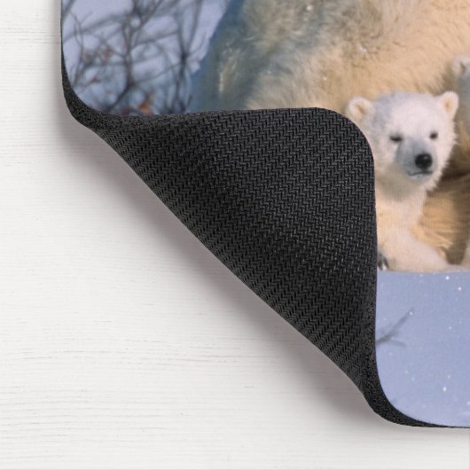 Mutterpolarbär sitzend mit Zwillingen, Mousepad (Ecke)