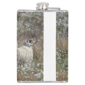 Mutterschafe in Gras aus Baumwolle in Nordhumberla Flachmann (Rückseite)