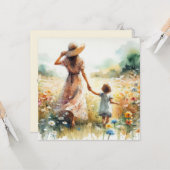Muttertag Frau und Kind auf einem Blumenfeld Karte (Vorderseite/Rückseite Beispiel)
