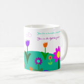 Muttertag-Gedicht und blühender Hügel Kaffeetasse (VorderseiteRechts)