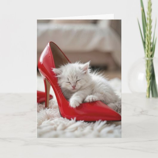 Muttertag-Kätzchen schläft in einem roten Schuh Karte (Vorderseite)