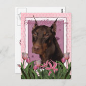 Muttertag - Rosa Tulips - Doberman - Rot - Rocky Postkarte (Vorne/Hinten)