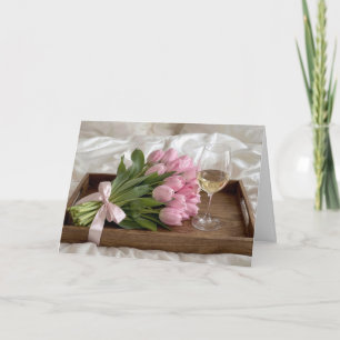 Muttertag Wein und rosa Tulpen auf Satinlaken Karte
