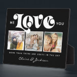 Muttertag Wir Liebe Sie Mama Familienfoto Collage Fotoplatte<br><div class="desc">Wir Liebe dich! Für die Beste Mama oder Oma Ever in Ihrem Leben werfen moderne,  trendige Instagram Familienkollektion Kissen mit moderner Schriftzypografie und Ihren persönlichen Namen und Ihre Botschaft auf elegantem Schwarz.</div>