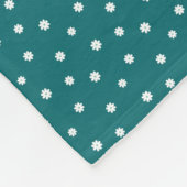 Muttertagsgeschenk | Tiny Daisies auf Aquamarin Fleecedecke (Ecke)