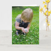 Muttertagsmädchen mit Ei Karte (Gelbe Blume)