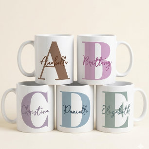 Muttertrag Moderne violette Monogramm-Initiale M Kaffeetasse