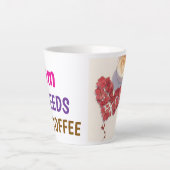 Mutti braucht Kaffeegeschenk für Mutter Milchtasse (Vorderseite)