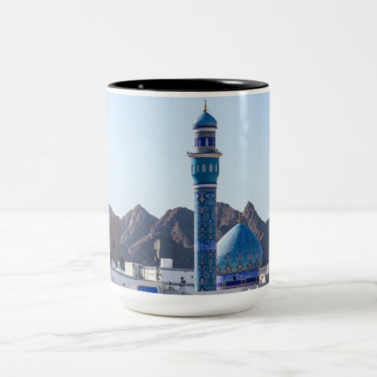 Muttrah Moschee - Muscat, Oman Zweifarbige Tasse (Mittel)