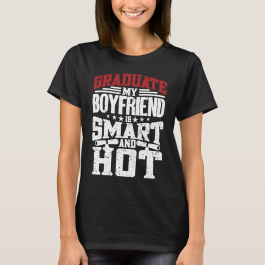 My Boyfriend Is Smart And Hot Graduate Graduatio T-Shirt (Vorderseite)