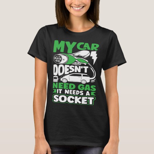 My car needs a Socket Battery Electric Vehicle EV T-Shirt (Vorderseite)