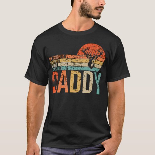 My Favorite Hunting Buddy Calls Me Daddy Love Deer T-Shirt (Vorderseite)