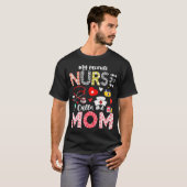 My Favorite Nurse Calls Me Mom Nursing Daughter So T-Shirt (Vorne ganz)