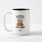 My Favorite People Call Me Old Lady Zweifarbige Tasse (Links)