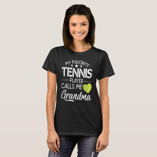 My Favorite Tennis Player Calls Me Grandma Happy F T-Shirt (Vorne ganz)