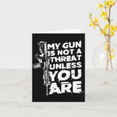 My Gun Is Not A Threat Unless You Are (on Back) Karte (Gelbe Blume)