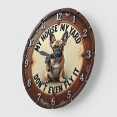 My House My Yard French Bulldog Große Wanduhr (Winkel)