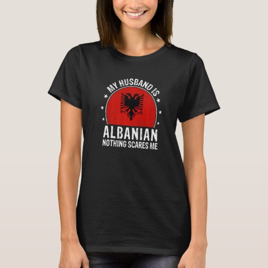 My Husband Is Albanian Nothing Scares Me Albanian T-Shirt (Vorderseite)