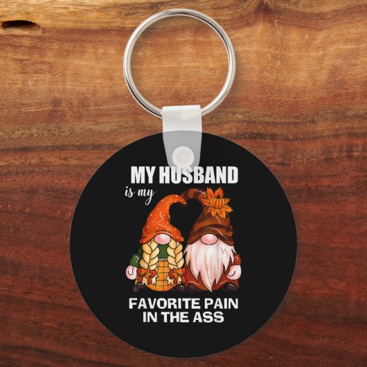 My Husband Is My Favorite Pain In The Gnomes Funny Schlüsselanhänger (Vorderseite)