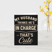 My Husband Thinks He’s In Charge Funny Saying Humo Karte (Gelbe Blume)