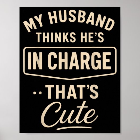 My Husband Thinks He’s In Charge Funny Saying Humo Poster (Vorne)