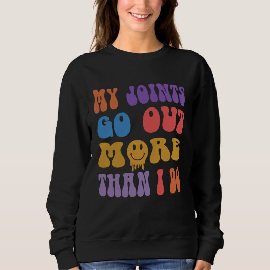 My joints go out more than I do Sarcasm Humor Sweatshirt (Vorderseite)
