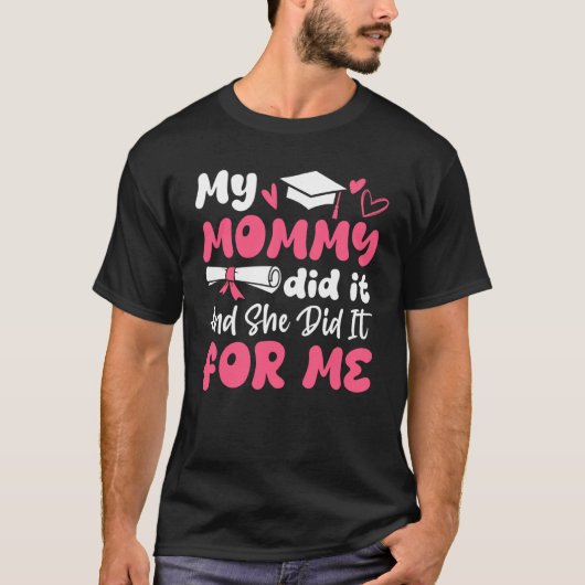 My Mommy Did It And She Did It Graduation Mom Prou T-Shirt (Vorderseite)