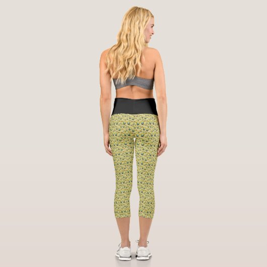 My Polarized Glasses are Ready Pattern Capri Leggings (Rückseite)