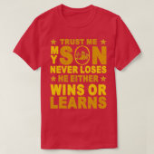 My Son Never Loses Either Wins Or T T-Shirt (Design vorne)